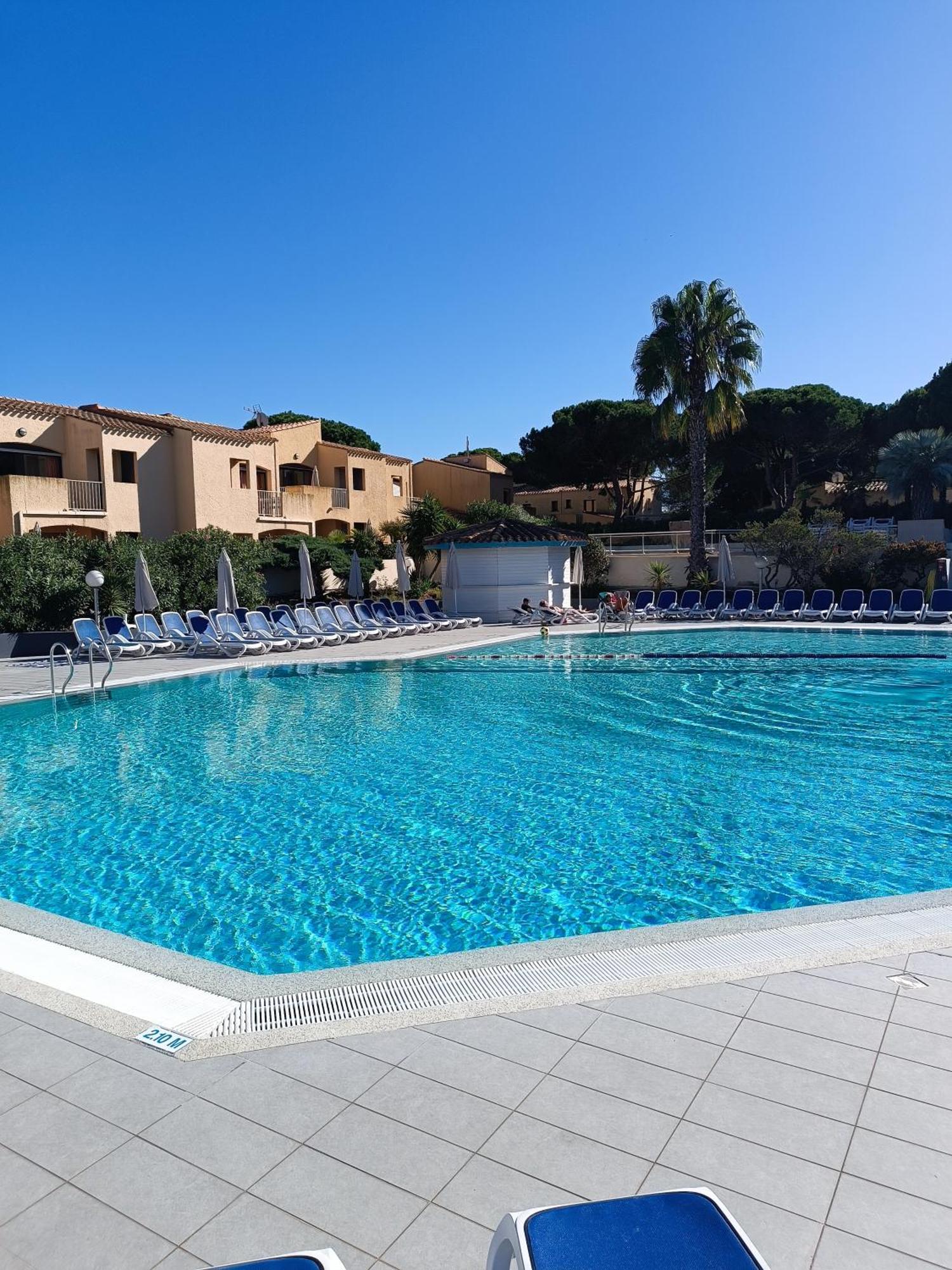 Studio Renove Dans Residence De Vacances Avec Grande Piscine Chauffee, Parking Et Terrasse Agde Dış mekan fotoğraf